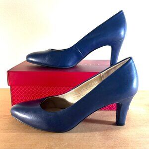 Kelly & Katie Genna Pump shoes Navy Size 9 NWT